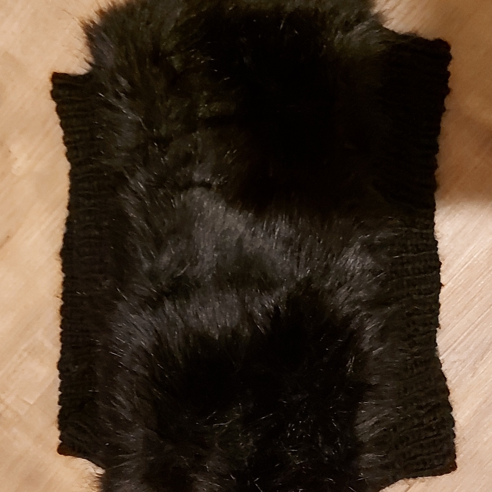 Knit and Faux Fur Neck Wrap